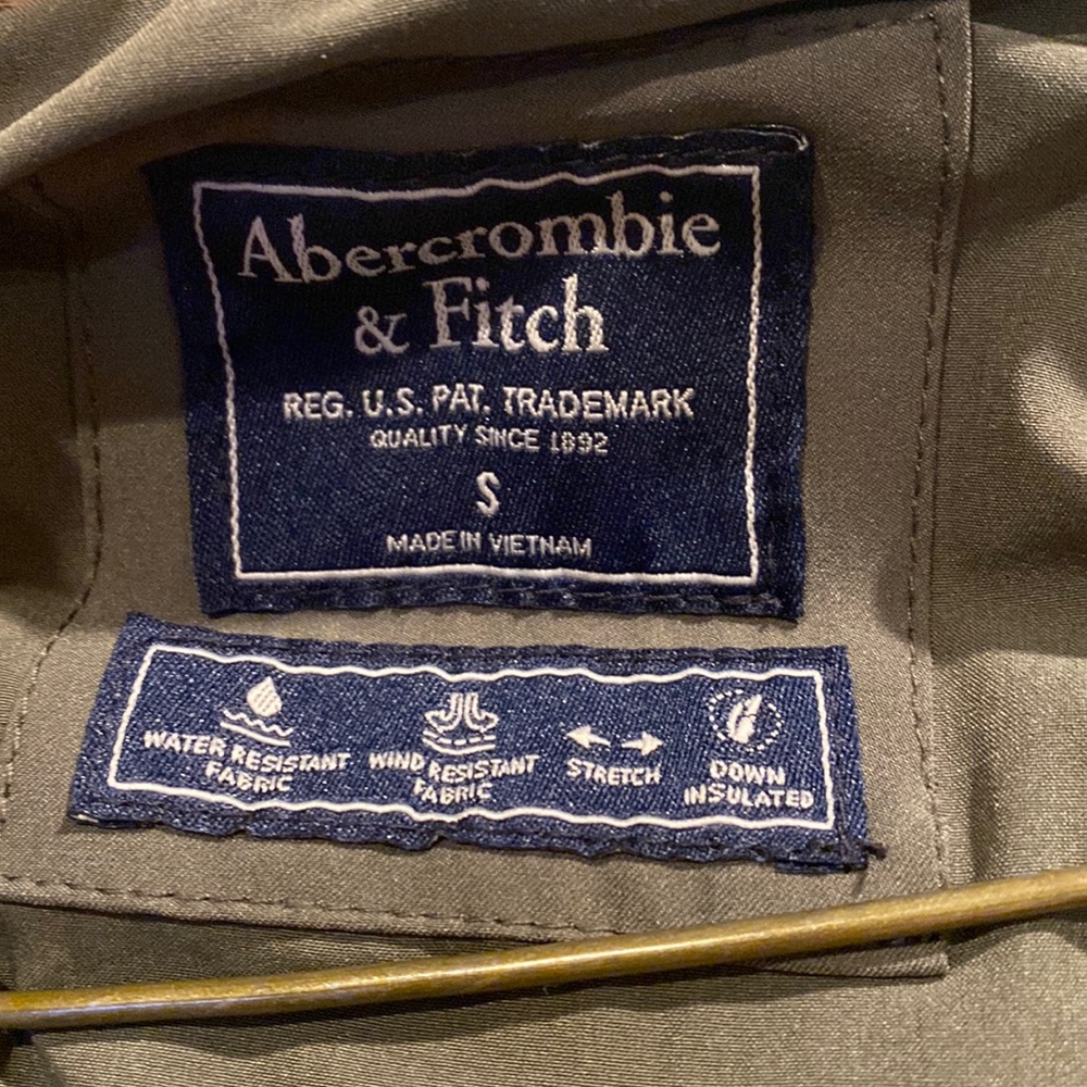 Abercrombie olive green puffer jacket size small in Women